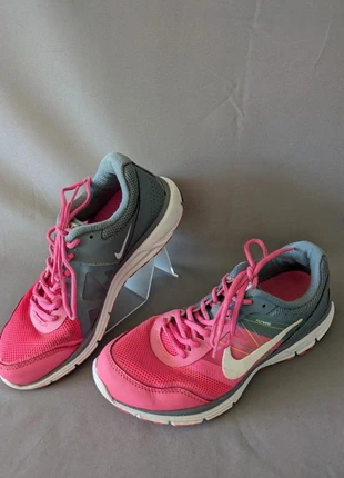 Baskets Nike Dual Fusion Run 2 rose et grise taille 38,5 très bon état, marke: Nike, zustand: Sehr gut, größe: 38.5, 32,00 €, 34,30 € beinhaltet Vinted-Käuferschutz Pro