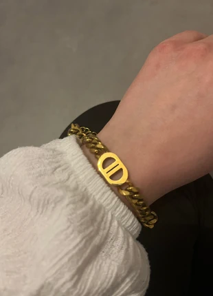 Gouden armband, merk: Yehwang, staat: Heel goed, € 1,00, € 1,75 inclusief Kopersbescherming