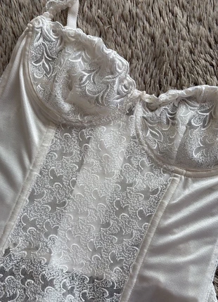 Corset de lingerie en dentelle blanc, brand: Milavitsa, condizioni: Ottime, taglia: S, €12.00, €13.30 include la Protezione acquisti