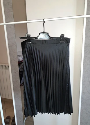 Gonna nera plissettata, merk: JC de Castelbajac, staat: Nieuw zonder prijskaartje, maat: L / 40 / 12, € 25,00, € 26,95 inclusief Kopersbescherming