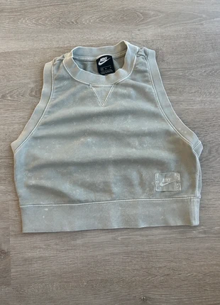 Nike basketball top sage green, merk: Nike, staat: Heel goed, maat: M / 38 / 10, € 10,00, € 11,20 inclusief Kopersbescherming