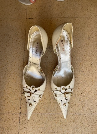 Décolleté beige punta stretta con borchie dorate – Nadine vera pelle, marque: Nadine, état: Bon état, taille: 40, 13,00 €, 14,35 € Protection acheteurs incluse