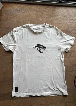 Globe maglietta beige Dark Hollow collection, brand: Globe, condizioni: Ottime, taglia: M, €25.00, €26.95 include la Protezione acquisti