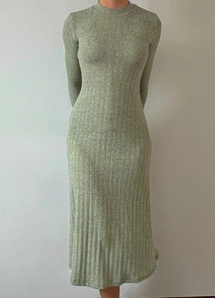 Ribbed Sage Green Knit Midi Dress, merk: Zara, staat: Nieuw zonder prijskaartje, maat: S / 36 / 8, € 30,00, € 32,20 inclusief Kopersbescherming