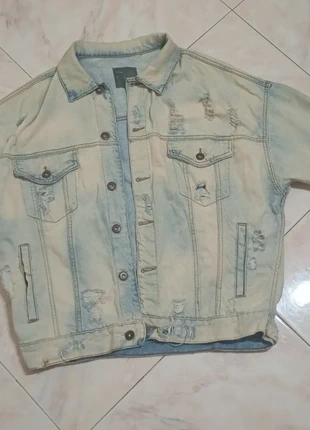 giacca denim strappata, brand: Zara, condizioni: Nuovo senza cartellino, taglia: XL, €5.00, €5.95 include la Protezione acquisti