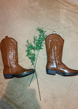 Santiags mi hautes, marke: Santiags, zustand: Neu, mit Etikett, größe: 38, 22,00 €, 23,80 € beinhaltet Vinted-Käuferschutz Pro