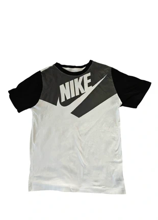 Tee-shirt Nike homme blanc, noir et gris, taille S, peu porté, marca: Nike, estado: Muy bueno, tamaño: S, 10,00 €, 11,20 € Protección al comprador incluida