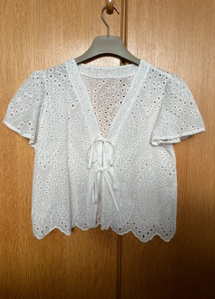 Tie front embroidered blouse, brand: Boutique indépendante, condition: New without tags, size: S / 36 / 8, €20.00, €21.70 includes Buyer Protection