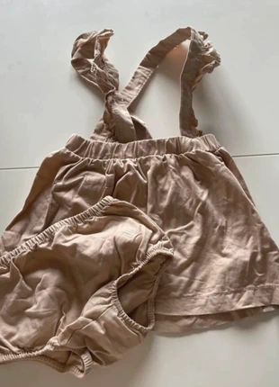 Salopette + short beige - Kiabi - Taille 18 mois, marque: Kiabi, état: Très bon état, taille: 18-24 mois / 86 cm, 3,00 €, 3,85 € Protection acheteurs incluse