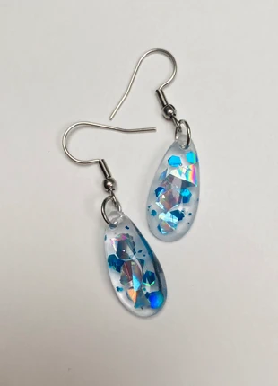 Holographic blue earrings, staat: Nieuw zonder prijskaartje, € 1,50, € 2,28 inclusief Kopersbescherming