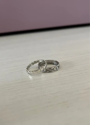 Coppia di anelli stile Grunge con decorazioni, marque: Gioielli, état: Bon état, taille: 16,1 mm, 1,50 €, 2,28 € Protection acheteurs incluse