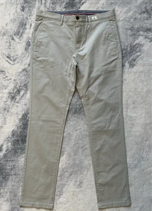 pantalon chino denton straight fit beige clair taille w36xL34 logo brodé tommy hilfiger, marque: Tommy Hilfiger, état: Neuf sans étiquette, taille: W36 | FR 46, 65,00 €, 68,95 € Protection acheteurs (Pro) incluse
