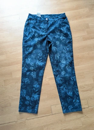 Pantalon carotte en jean extensible de la marque Madeleine, imprimé feuillage et papillons, marke: Madeleine, zustand: Sehr gut, größe: L / 40 / 12, 14,99 €, 16,44 € inklusive Vinted-Käuferschutz
