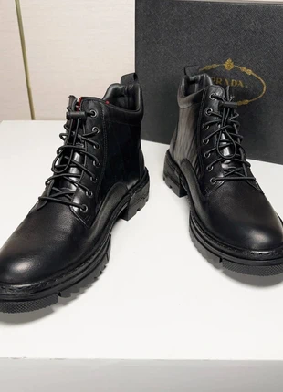 Bottines Prada pour homme : cuir brillant de haute qualité, raffinées et luxueuses., merk: Prada, staat: Heel goed, maat: 40, € 245,00, € 257,95 inclusief Kopersbescherming