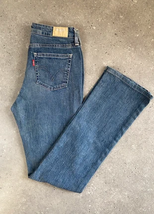 Jean Levi's Femme Perfect Body Lady Style Taille basse W29 - 38FR denim bleu patch brodé doré, marque: Levi's, état: Très bon état, taille: M / 38 / 10, 22,50 €, 24,33 € Protection acheteurs incluse