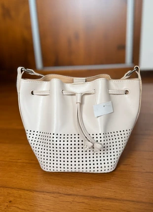 White Bucket Bag, marque: Local, état: Neuf avec étiquette, 5,00 €, 5,95 € Protection acheteurs incluse