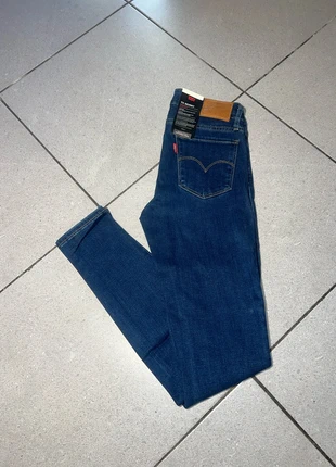 Jeans Levi’s Femme 711 Skinny couleur bleu marine taille W26 Longueur30, brand: Levi's, condition: New without tags, size: S / 36 / 8, €47.00, €50.05 includes Buyer Protection