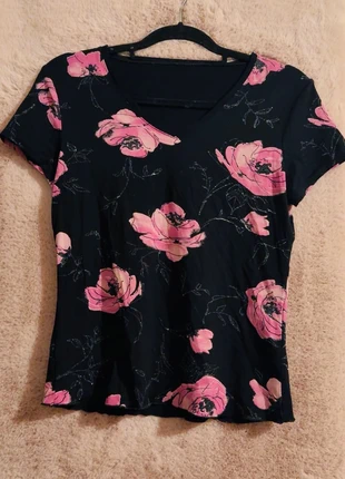 T-shirt motif rose, zustand: Sehr gut, größe: M / 38 / 10, 5,00 €, 5,95 € inklusive Vinted-Käuferschutz