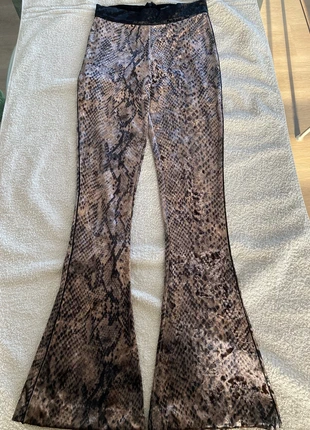 Pantaloni flare, marque: GUESS, état: Neuf avec étiquette, taille: XS / 34 / 6, 39,00 €, 41,65 € Protection acheteurs incluse