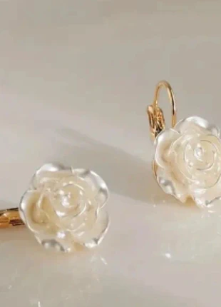 Tres belles petites Boucles d'oreilles dorées a fleur, état: Neuf sans étiquette, 9,50 €, 10,68 € Protection acheteurs incluse