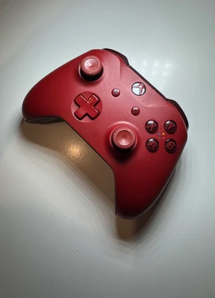 Xbox One Manette Rouge, marca: Microsoft, estado: Muito bom, €40.00, €42.70 inclui Proteção do Comprador
