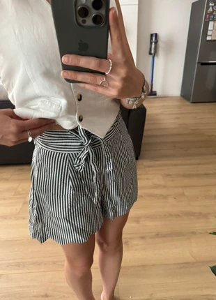 Short rayé H&M, marque: H&M, état: Très bon état, taille: L / 40 / 12, 6,00 €, 7,00 € Protection acheteurs incluse