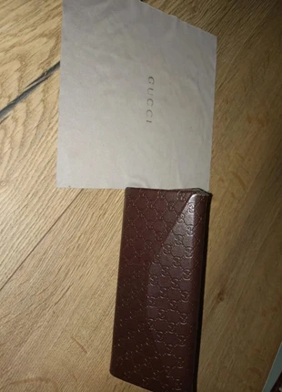 Étui à lunettes Gucci + Chiffonnette
Authentique étui rigide Gucci  et sa chiffonnette Gucci., brand: Gucci, condizioni: Ottime, €10.00, €11.20 include la Protezione acquisti Pro