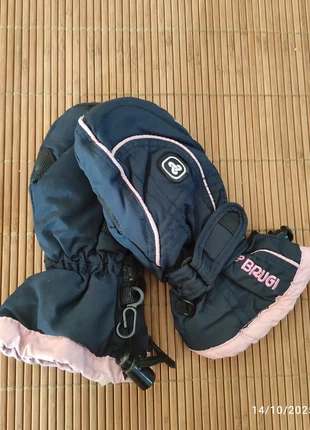 Guanti neve brugi, merk: Brugi, staat: Heel goed, maat: 3 jaar / 98 cm, € 6,00, € 7,00 inclusief Kopersbescherming