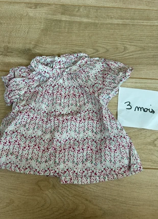 Tee shirt, merk: Bout'chou, staat: Heel goed, maat: 3-6 maanden / 62 cm, € 2,00, € 2,80 inclusief Kopersbescherming