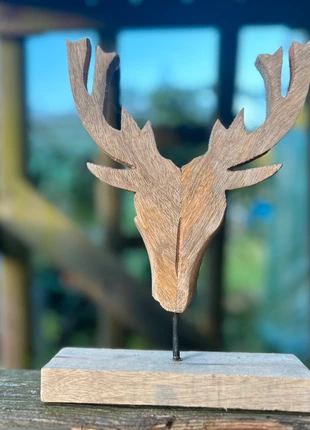Tête de cerf en bois sculpté , décoration, staat: Heel goed, € 10,00, € 11,20 inclusief Kopersbescherming