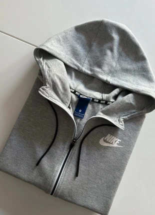 Veste à capuche – Grise – Taille M – Très bon état (9/10), marca: Nike, estado: Muy bueno, tamaño: M, 27,00 €, 29,05 € Protección al comprador incluida