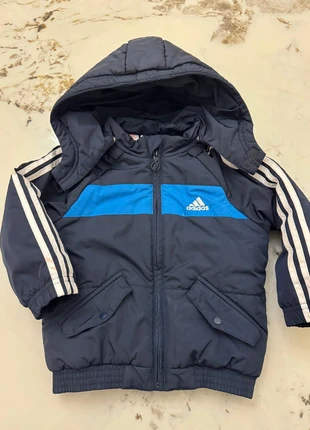 Vendo giubbino Adidas 2 anni con zip un po’ difettosa, marca: adidas, estado: Bom, tamanho: 24-36 meses / 92 cm, €6.00, €7.00 inclui Proteção do Comprador