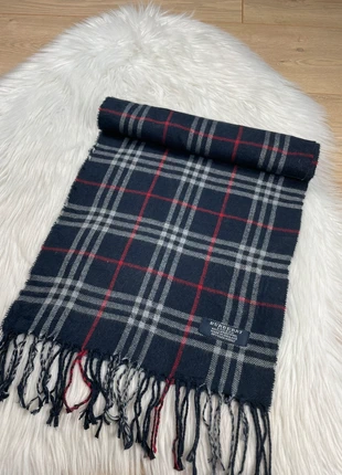 Écharpe Burberry vintage 100% laine made in England, marke: Burberry, zustand: Sehr gut, 35,00 €, 37,45 € inklusive Vinted-Käuferschutz