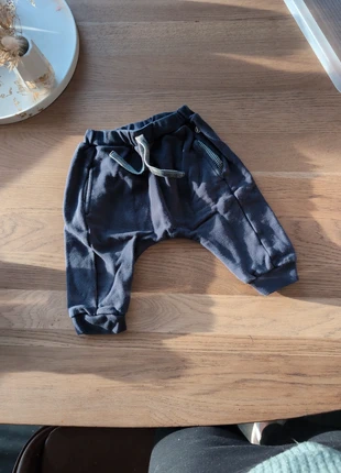 Broek petit bateau, marque: Petit Bateau, état: Bon état, taille: 9-12 mois / 74 cm, 2,00 €, 2,80 € Protection acheteurs incluse