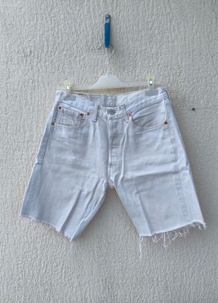 Short Levi's 501 Vintage Blanc, marque: Levi's, état: Bon état, taille: W32 | FR 42, 15,00 €, 16,45 € Protection acheteurs incluse