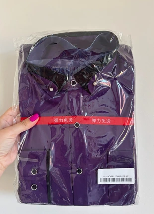 Paars feesthemd XS of maat 170, staat: Nieuw met prijskaartje, maat: XS, € 5,00, € 5,95 inclusief Kopersbescherming