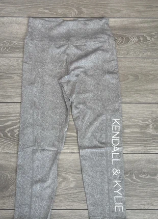Kendal&Kylie 3/4 leggings shimmer grey M, brand: Kendall + Kylie, condition: New with tags, size: M / UK 12-14, £7.99, £9.09 includes Buyer Protection