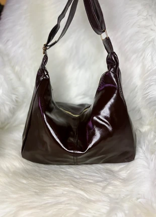 🤎 Sac marron chocolat effet verni – style minimal chic, brand: Vintage Dressing, condizioni: Ottime, €24.99, €26.94 include la Protezione acquisti Pro