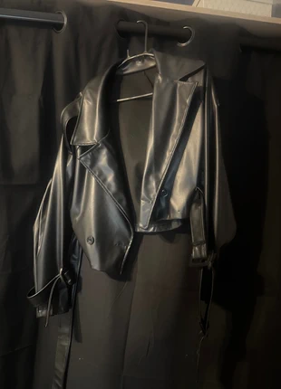 veste noir courte, marque: Boutique indépendante, état: Neuf sans étiquette, taille: S / 36 / 8, 12,00 €, 13,30 € Protection acheteurs incluse