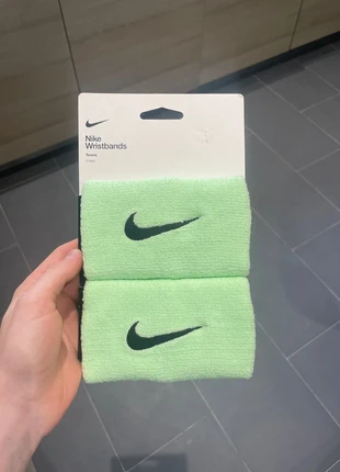 Nike Tennis Wristband Rafa Nadal Roland Garros 2024, marque: Nike, état: Neuf, 50,00 €, 53,20 € Protection acheteurs incluse