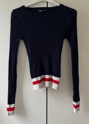 Dunkelblauer Rippstrick-Pullover mit Streifendetails von BikBok (Größe XS), marke: Bik Bok, zustand: Sehr gut, größe: XS / 34 / 6, 8,00 €, 9,10 € inklusive Vinted-Käuferschutz
