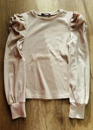 Elegante beige / crème trui met leuke pofmouwen (manches bouffantes), marque: Luc-Ce, état: Neuf sans étiquette, taille: S / 36 / 8, 7,00 €, 8,05 € Protection acheteurs incluse