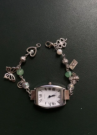 Armbanduhr aus Edelstahl mit handgefertigtem Charm-Armband, merk: Unikat, staat: Nieuw zonder prijskaartje, maat: Universele maat, € 20,00, € 21,70 inclusief Kopersbescherming