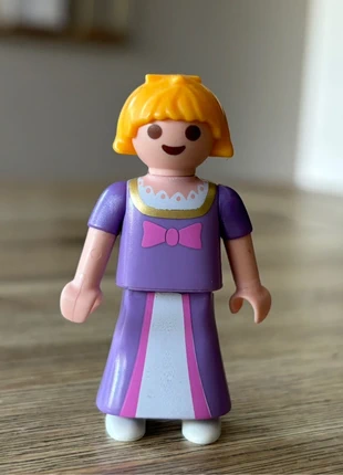 Petite fille princesse blonde Playmobil, marque: Playmobil, état: Très bon état, taille: Taille unique, 2,00 €, 2,80 € Protection acheteurs incluse