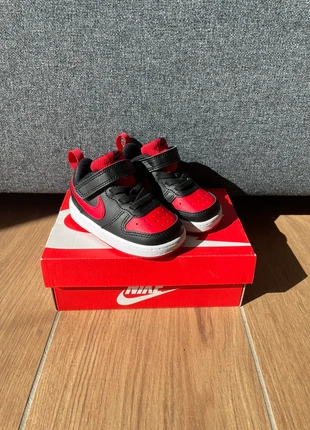 Nike Court Borough Low 2 noire, blanche et rouge, marque: Nike, état: Neuf avec étiquette, taille: 21, 28,00 €, 30,10 € Protection acheteurs incluse