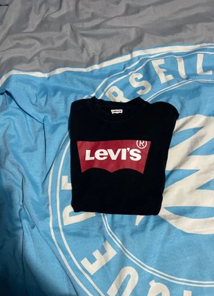 T-shirt Levi’s noir rouge 12ans, marque: Levi's, état: Très bon état, taille: 12 ans / 152 cm, 5,00 €, 5,95 € Protection acheteurs incluse