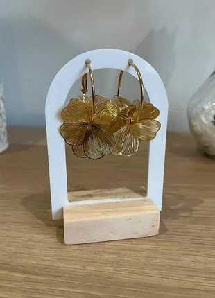 Boucles d’oreilles dorées pendentif floral, marque: Boutique Parisienne, état: Neuf sans étiquette, 8,90 €, 10,05 € Protection acheteurs (Pro) incluse