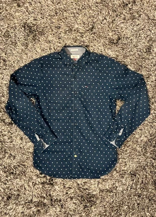 Chemise Tommy Hilfiger | Taille S | Bleu marine à pois blancs, marca: Tommy Hilfiger, estado: Muito bom, tamanho: S, €12.00, €13.30 inclui Proteção do Comprador