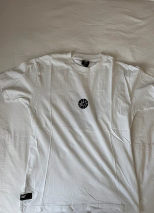 Weißes New Balance Tshirt, marke: New Balance, zustand: Neu, größe: XS, 8,00 €, 9,10 € inklusive Vinted-Käuferschutz