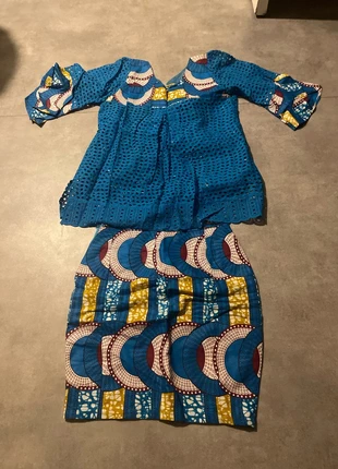 Ensemble Africain, merk: Africa, staat: Heel goed, maat: M / 38 / 10, € 23,00, € 24,85 inclusief Kopersbescherming